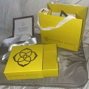 Kendra Scott gift box & gift bag